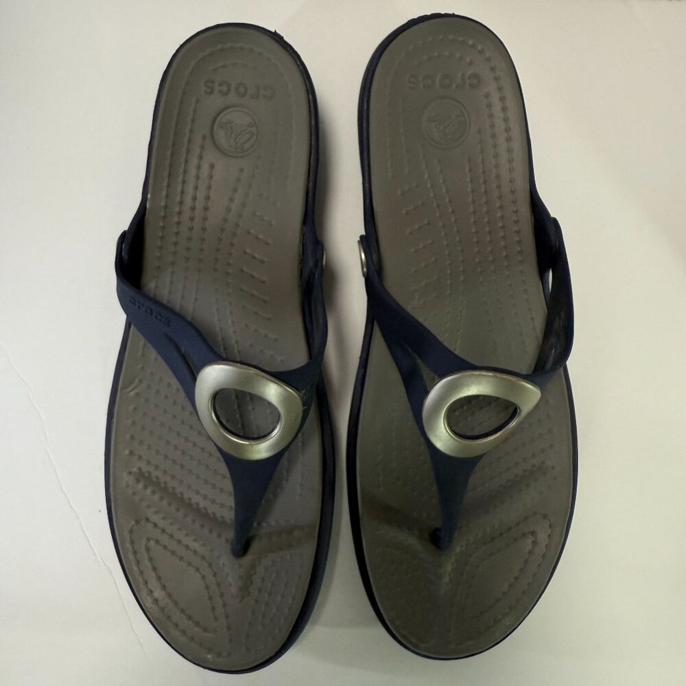 Crocs Women's  Sanrah Beveled Circle Flip Flop Navy Gray Size 10